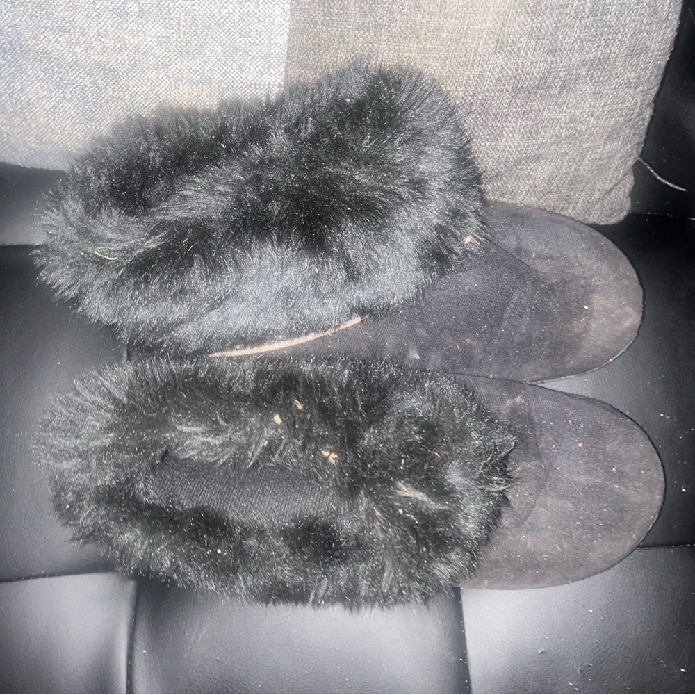Elegant Black Fur-Trimmed Women's Slippers